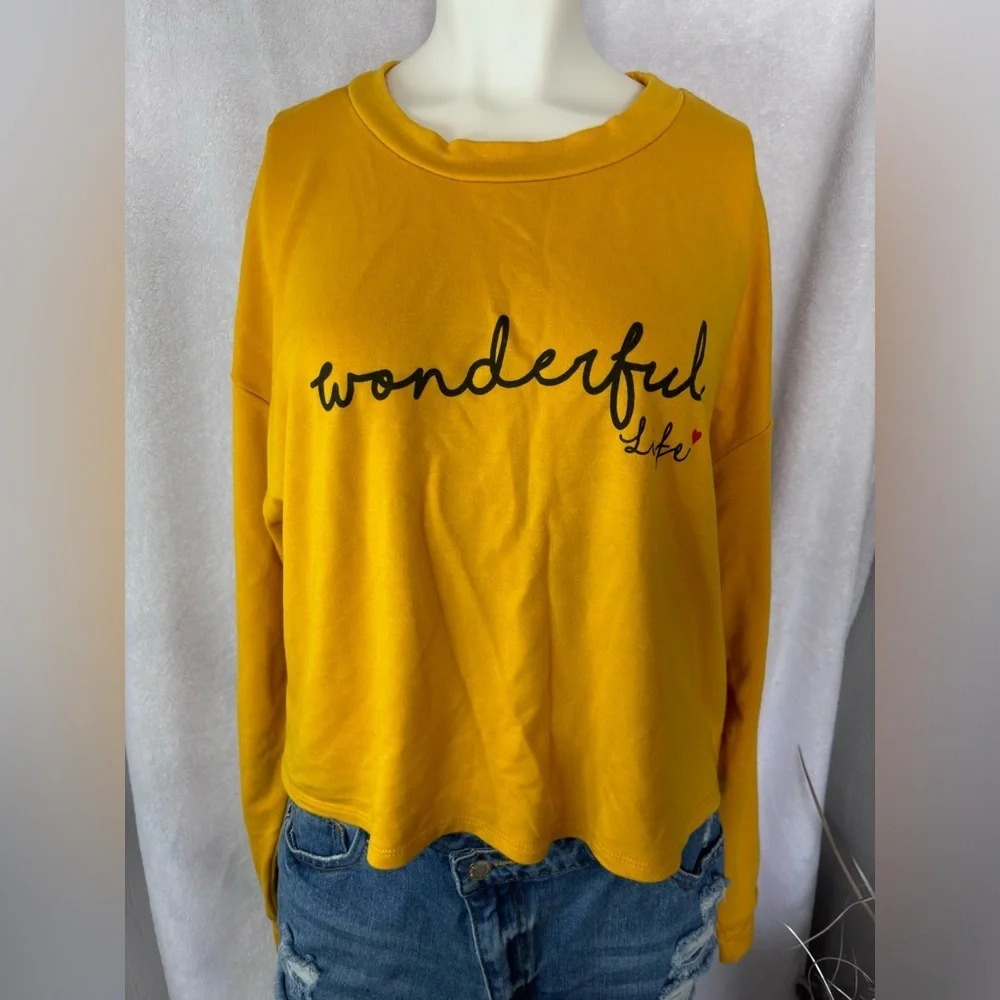 Wonderful Life Graphic Sweatshirt Long Sleeve Crew Neck Pullover Top Large